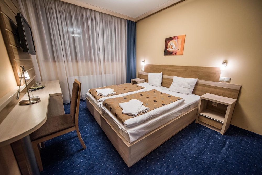 Deluxe Double Room, 1 Queen Bed, Mountain View photo 1