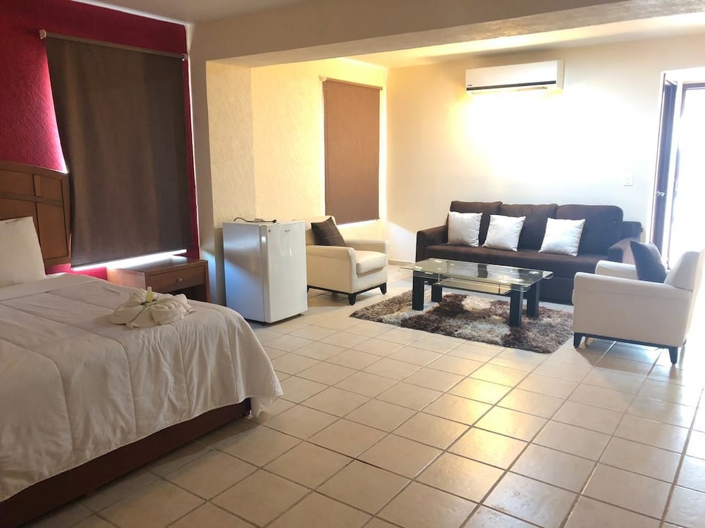 Suite, 1 King Bed, Non Smoking photo 1