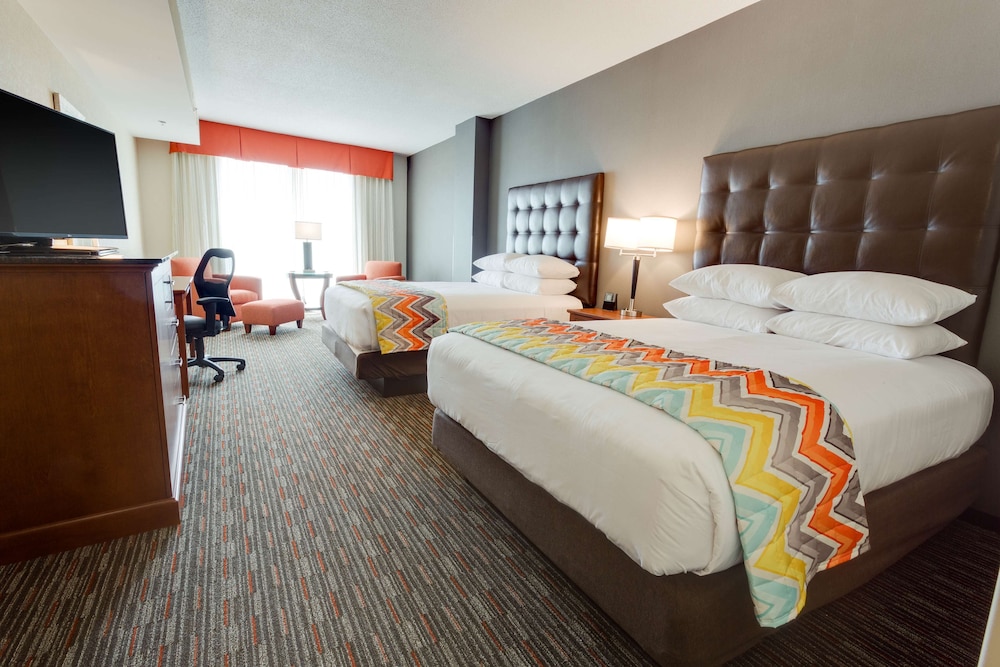 Deluxe Room, 2 Queen Beds, Accessible, Refrigerator & Microwave (Tub, Upper Floor) photo 2