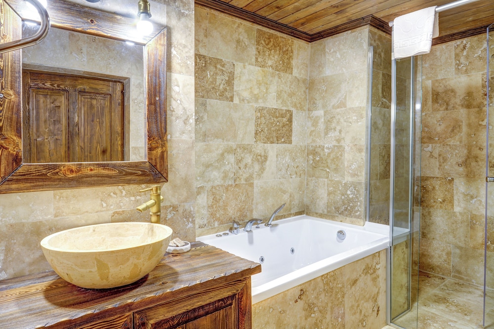 Deluxe Stone Room with Jacuzzi photo 3