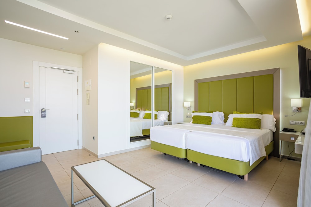 Superior Room, Partial Ocean View - Photo 2