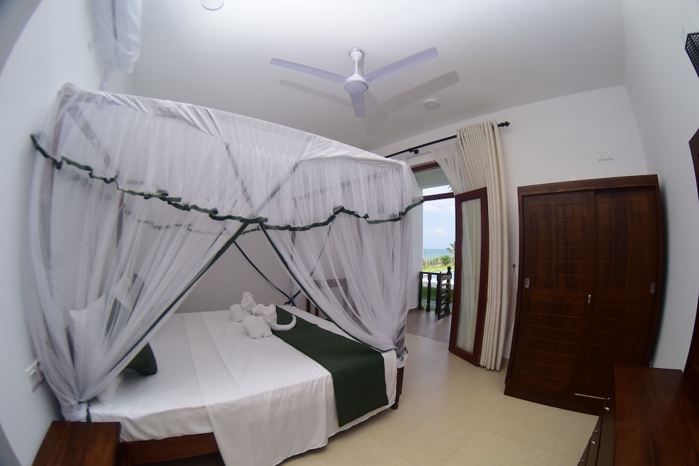 Deluxe Double Or Twin Room, 1 Bedroom, Sea View, Sea Facing photo 3