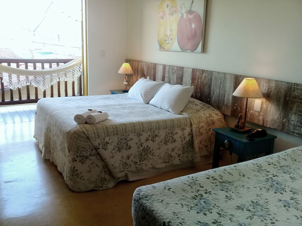 QUARTO QUADRUPLO COM VARANDA