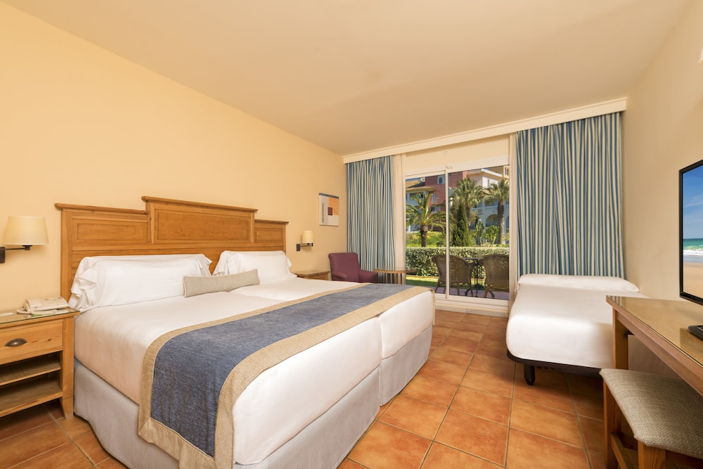 Classic Double Room (1 adult and 2 children) Classic Double Room (1 adult and 2 children)