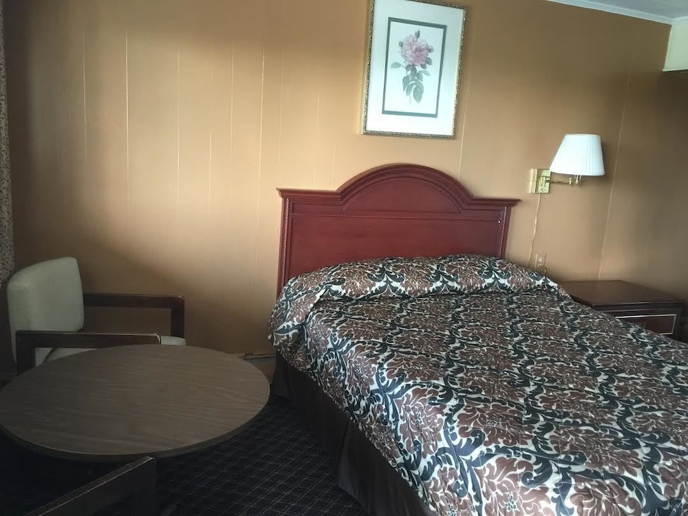 Standard Room, 1 Queen Bed, Smoking photo 1