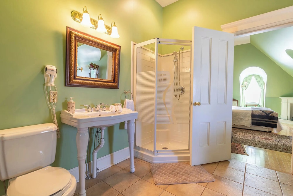 Luxury Room (located on the third floor) photo 3
