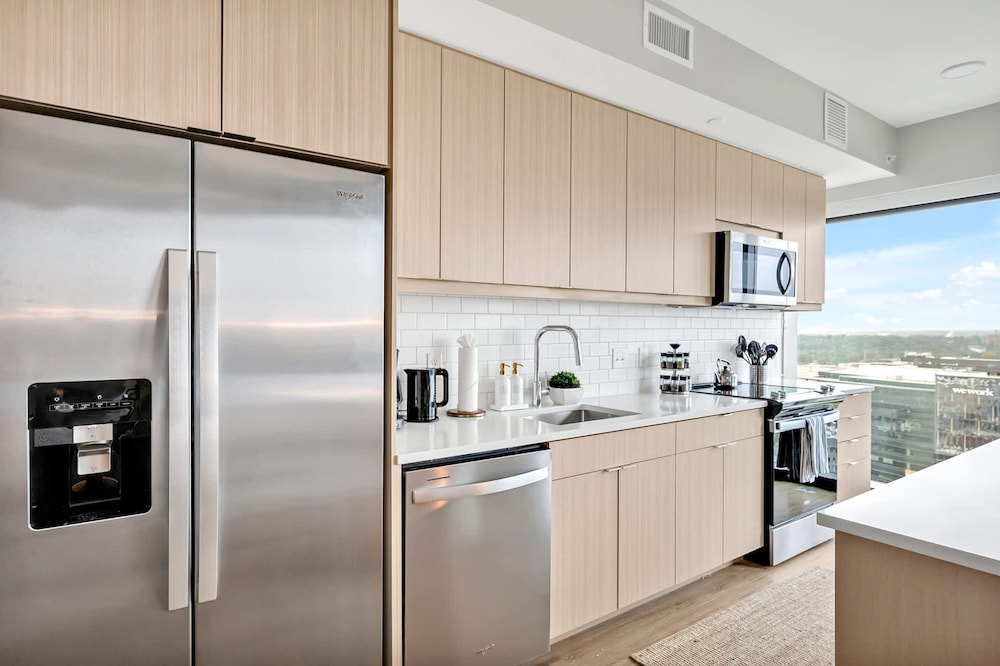 High-Rise Apt Raleigh Free Parking & Sunset View 2, Bilde 35