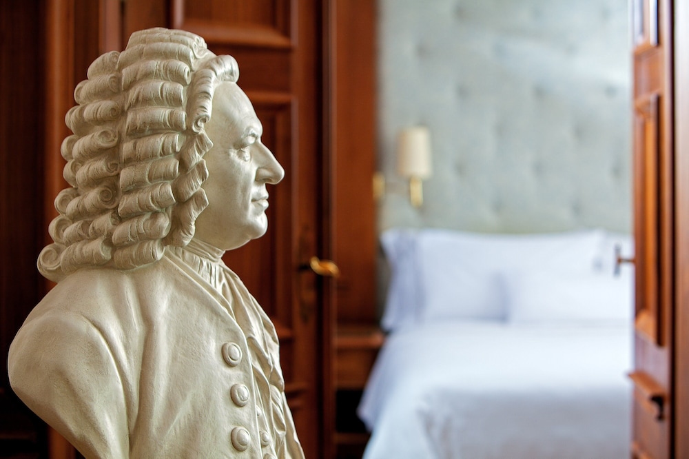 Signature Suite, 1 King Bed - Photo 11