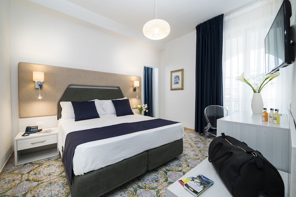 Deluxe Room, Partial Sea View - Photo 2