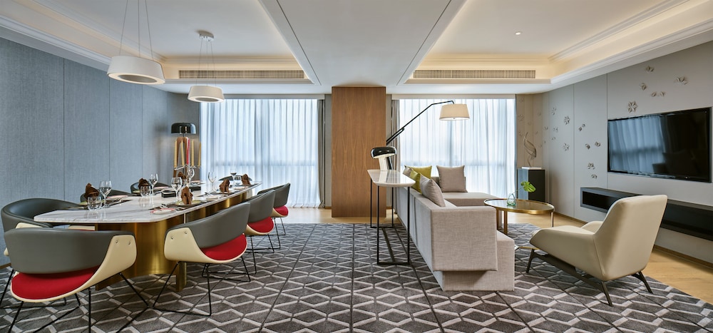 Suite, 1 Bedroom (High Floor) - Photo 6