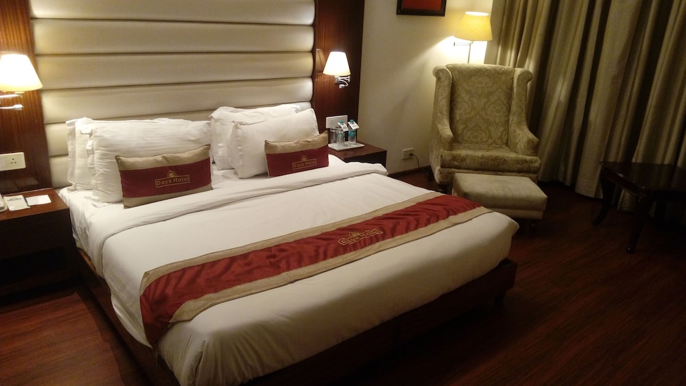 Executive Room, 1 King Bed photo 3