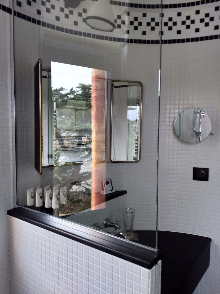 Premium Double or Twin Room, Sea View (Main building) - Photo 7