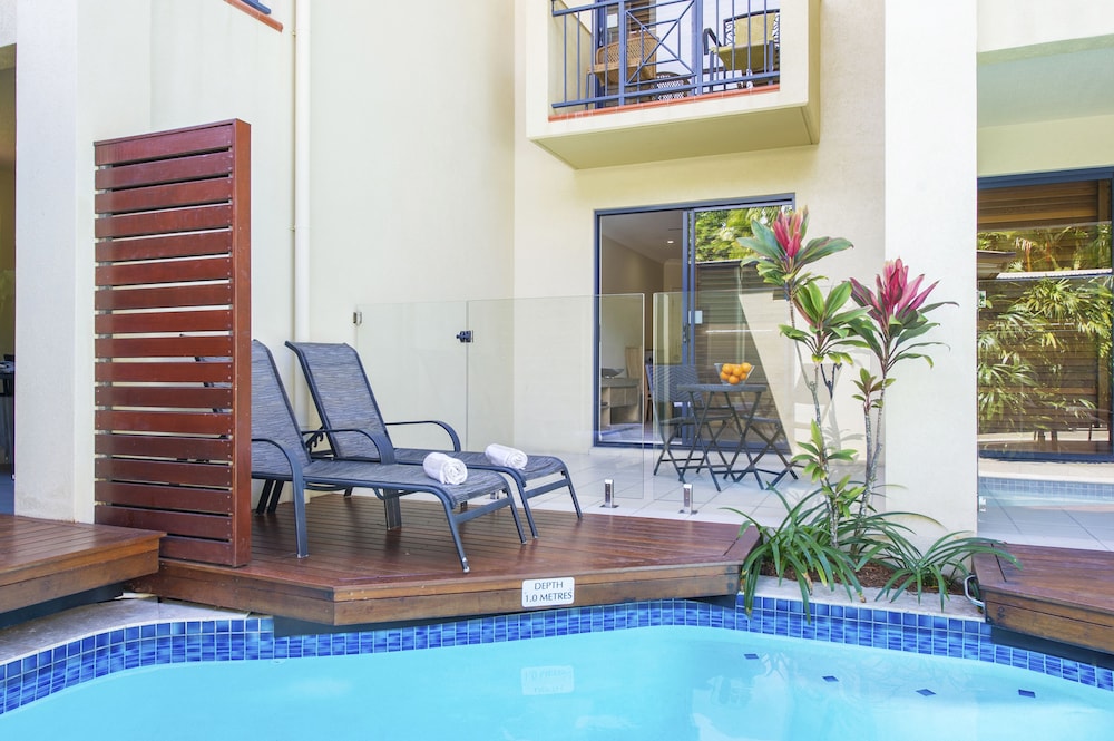 Studio Pool Entry - Photo 7