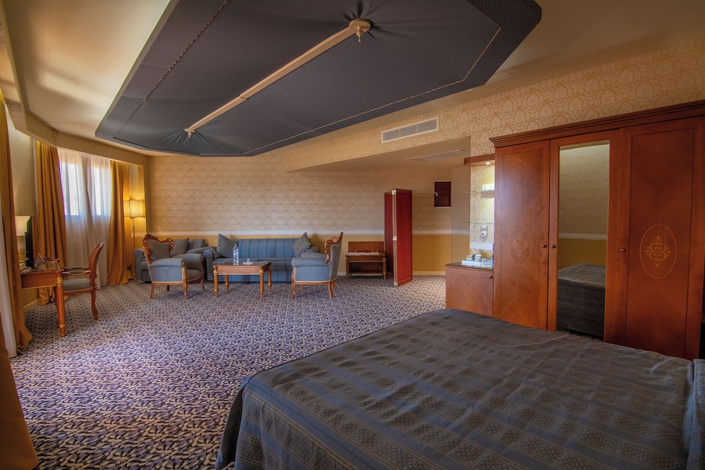Luxury Suite, Balcony, City View photo 2