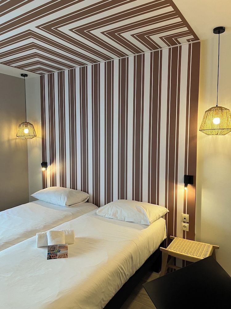 Standard Room, 2 Twin Beds - Photo 1