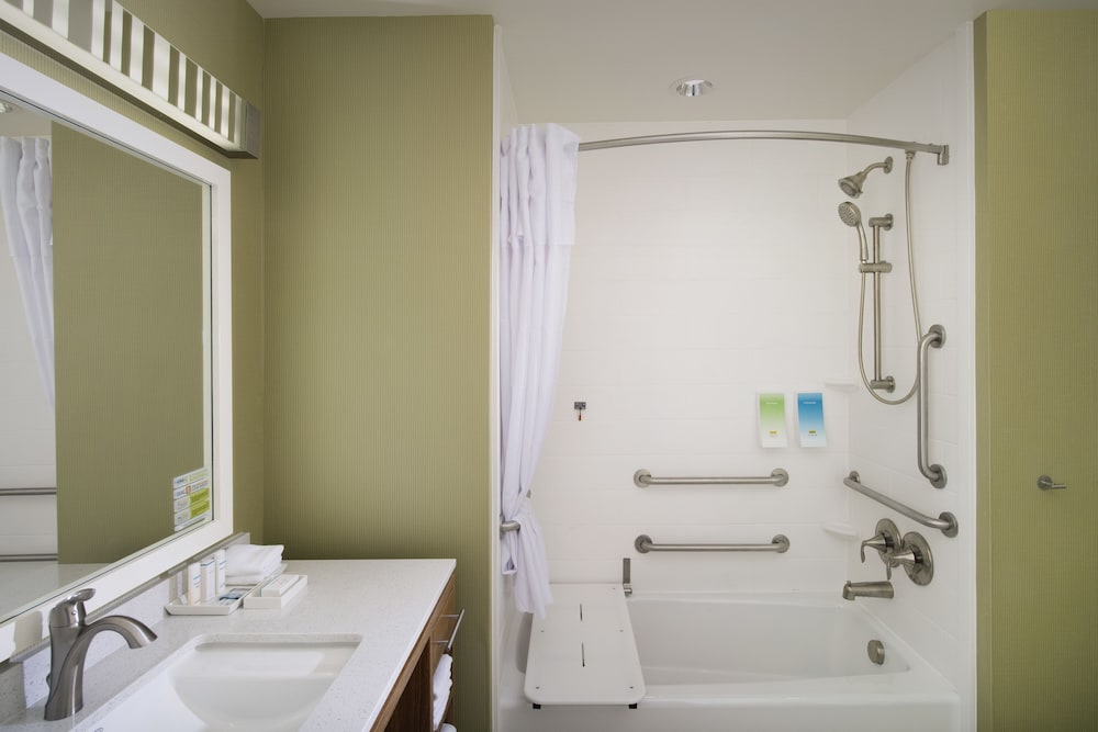 Studio, 2 Queen Beds, Accessible, Bathtub (Mobility & Hearing)