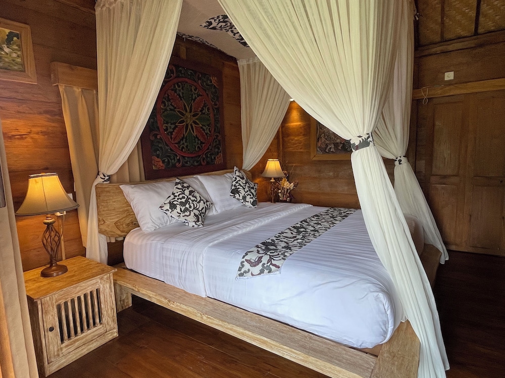 Deluxe Cabin, Balcony, Garden View photo 3