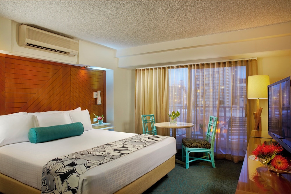 Club Studio Suite, 1 King Bed - Photo 1