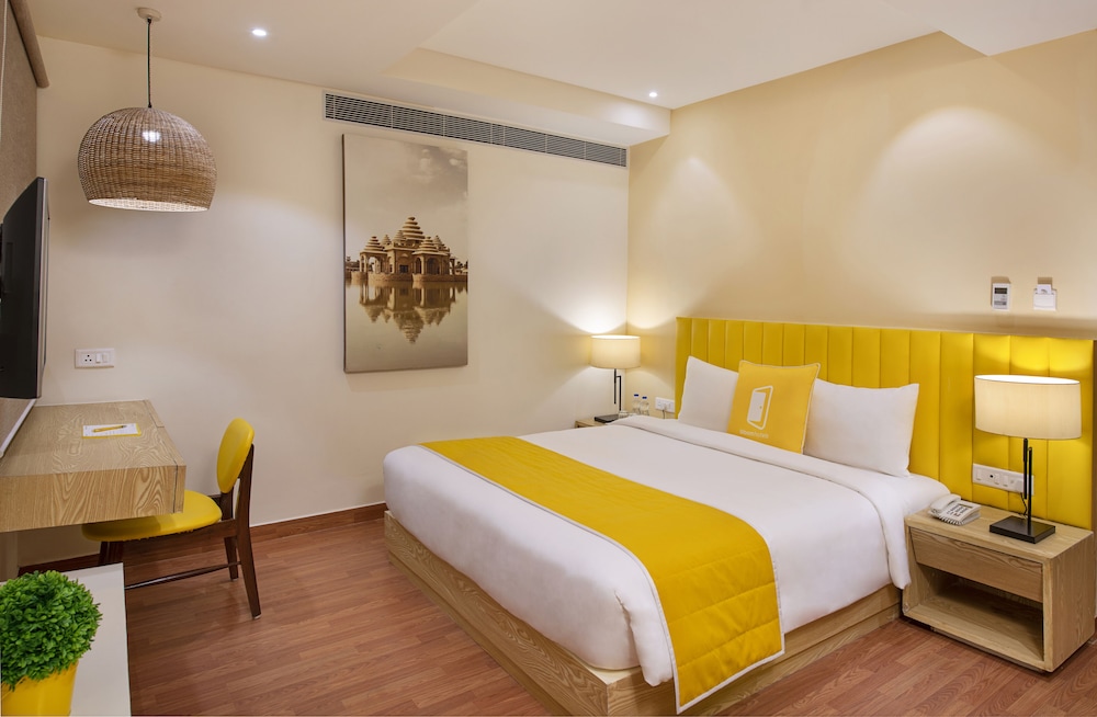 Standard Room, 1 King Bed, Non Smoking - Photo 5