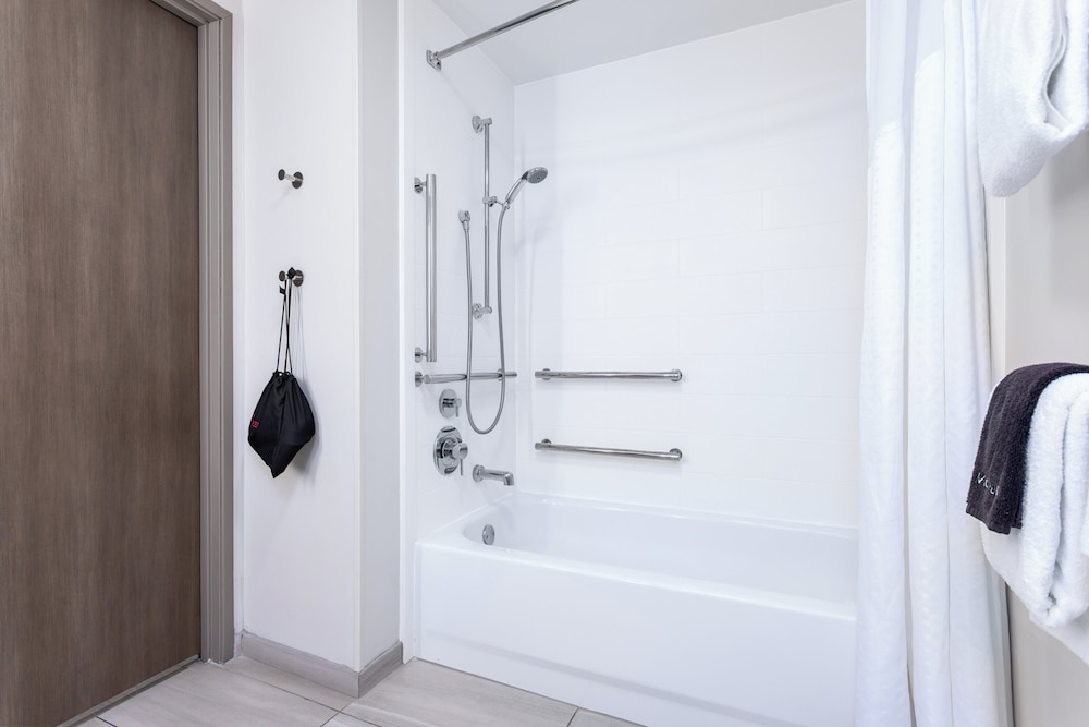 Room, 1 King Bed, Accessible, Non Smoking (Extra Floor Space) - Photo 1