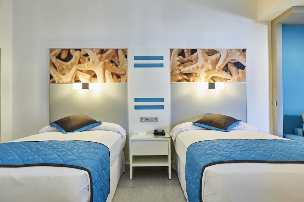 Family Room, 2 Bedrooms (E)