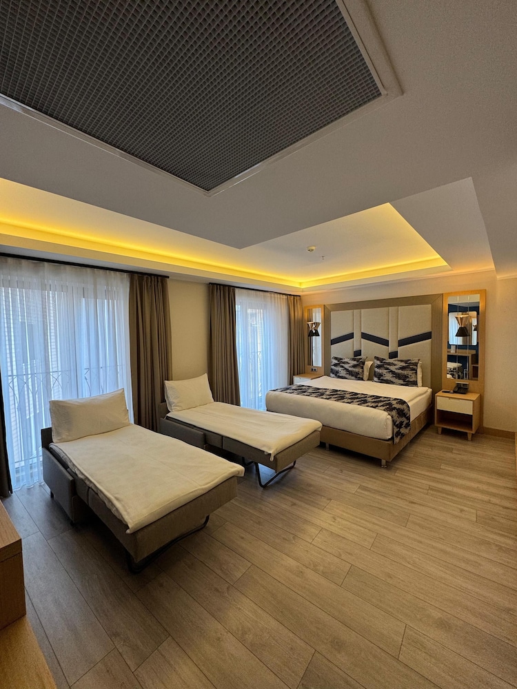 Family Quadruple Room photo 3