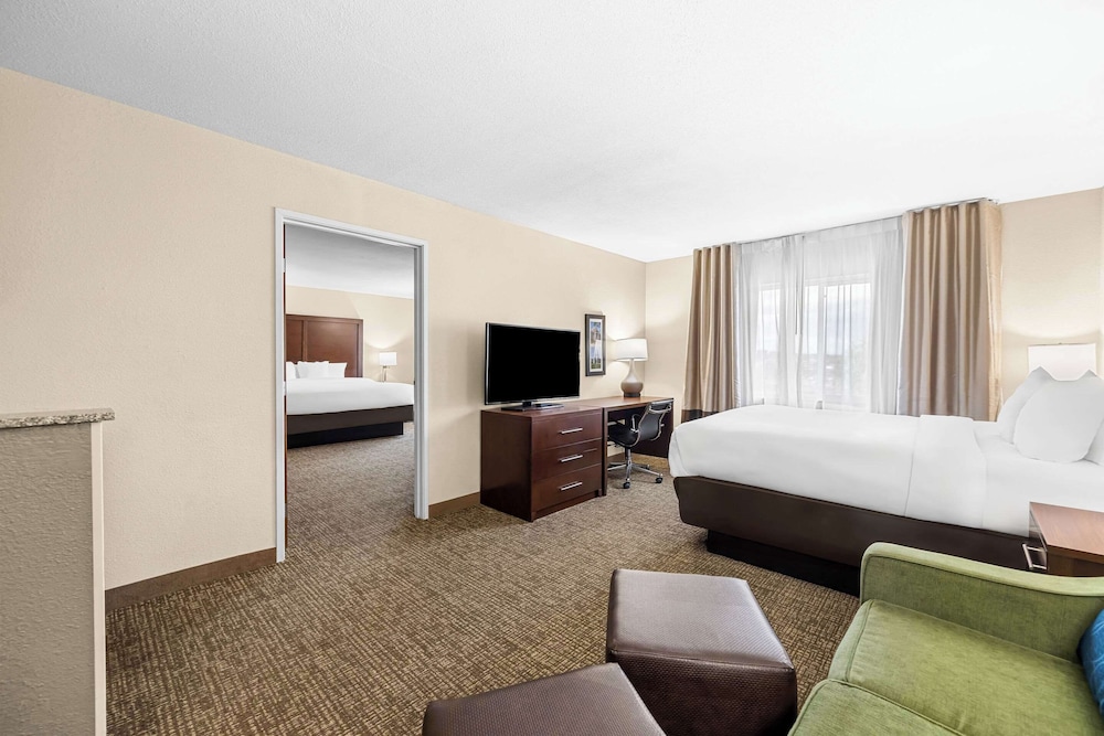1 King Bed, 1 Queen Bed, Suite, Nonsmoking - Photo 5
