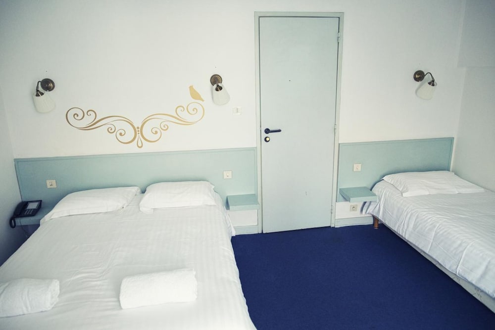 Quadruple Room, Multiple Beds, Non Smoking photo 3