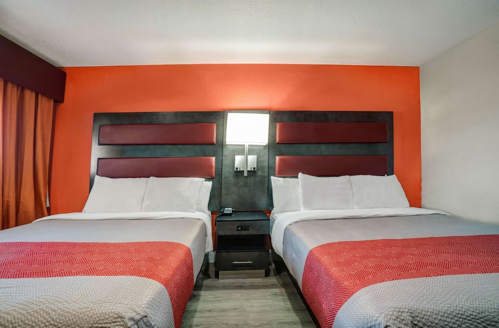 Standard Room, 2 Queen Beds, Non Smoking - Photo 3