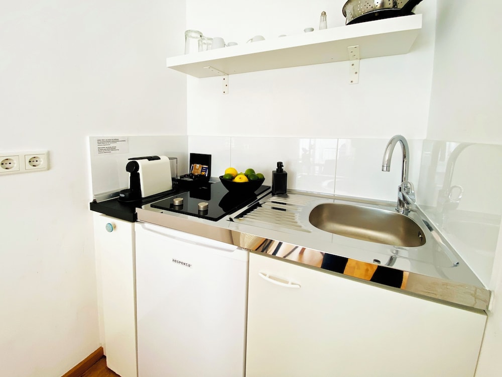 Superior Apartment, 1 Queen Bed, Kitchen