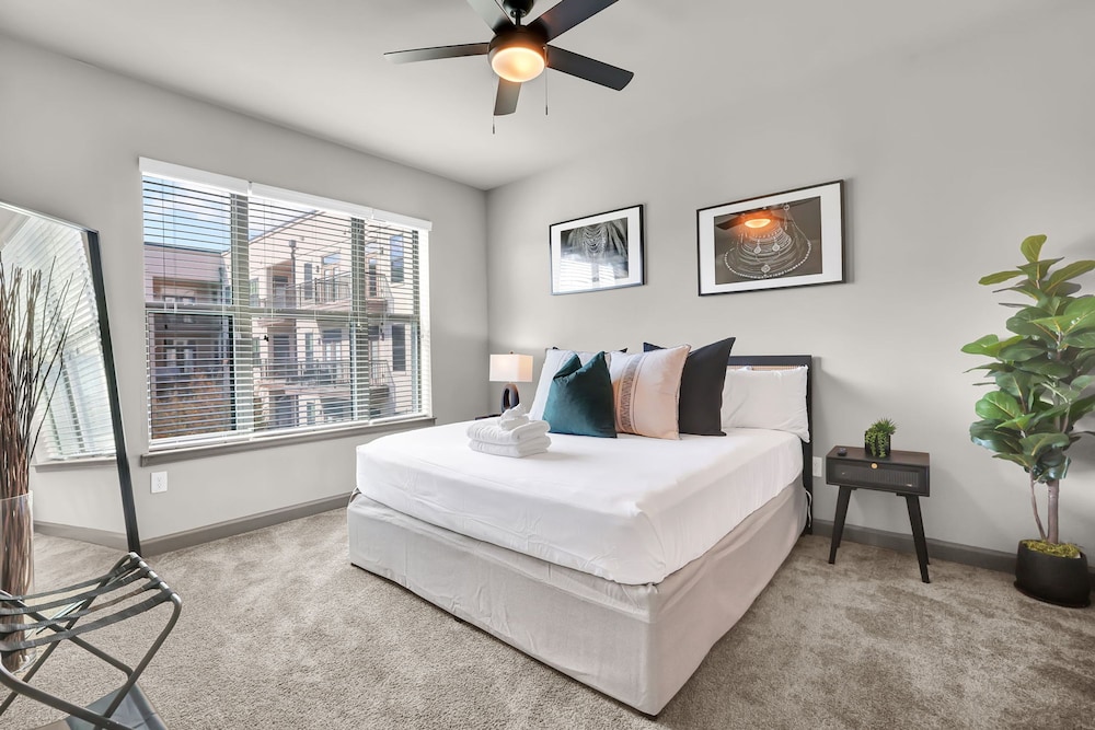 Ebony Ivory Midtown King Bed, Billede 41