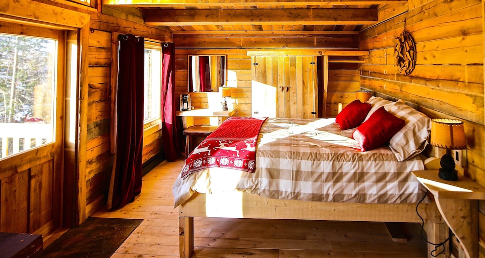 Deluxe Chalet, 1 Queen Bed, River View photo 2