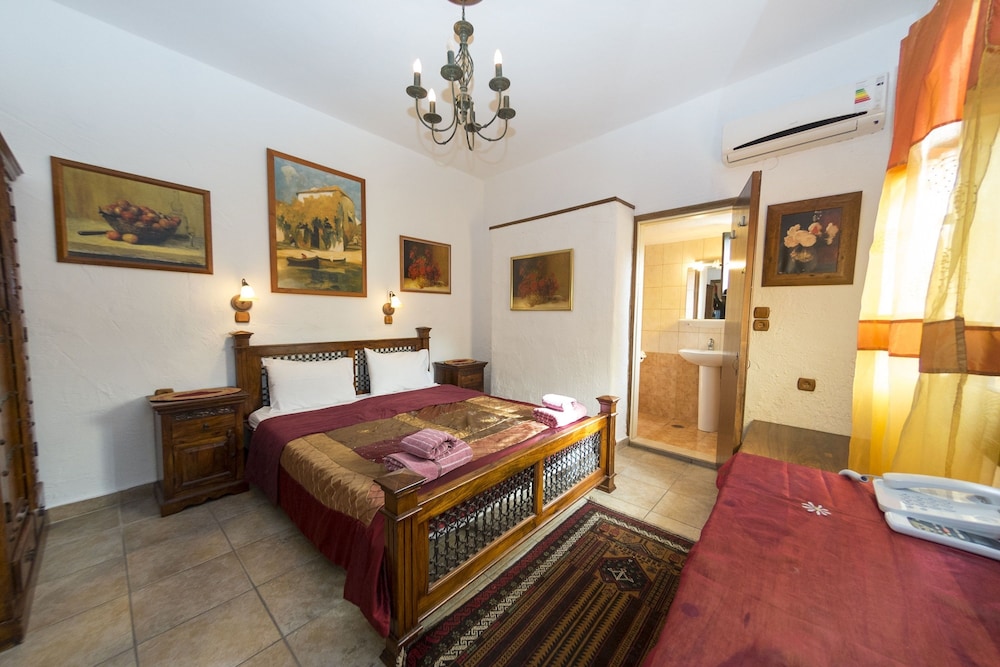Room (6) photo 1