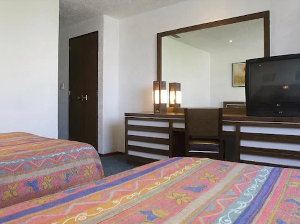 Standard Double Room, 2 Double Beds - Photo 2