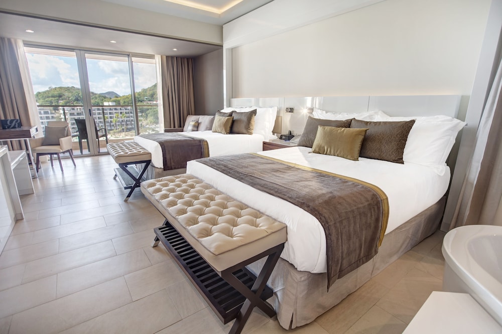 Luxury Junior Suite photo 3