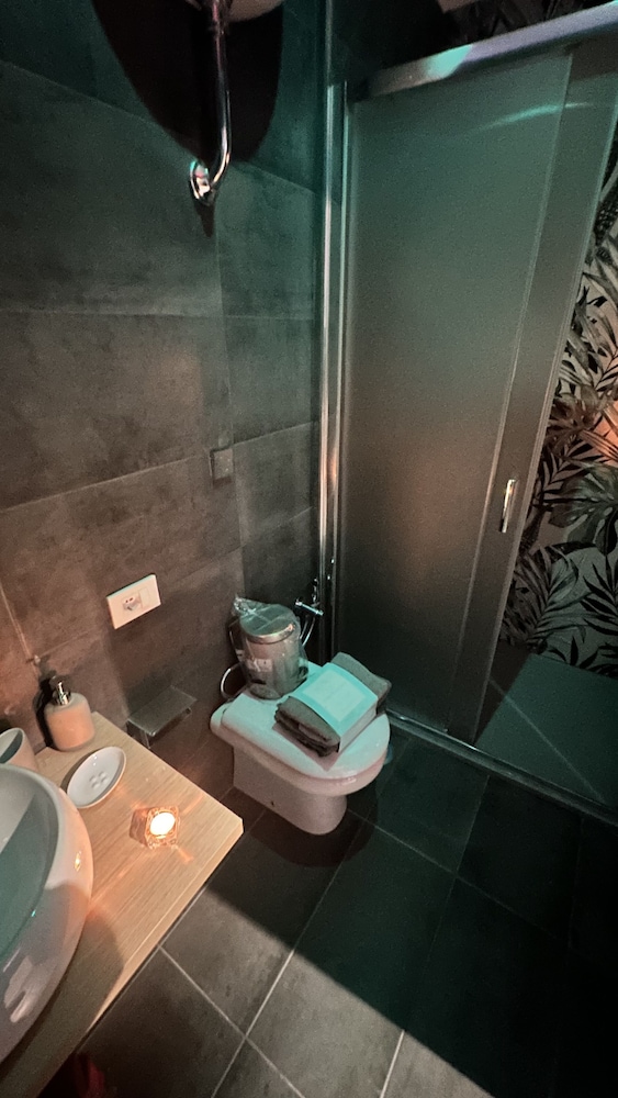 Romantic Double or Twin Room, 3 Bedrooms, Non Smoking, City View photo 3