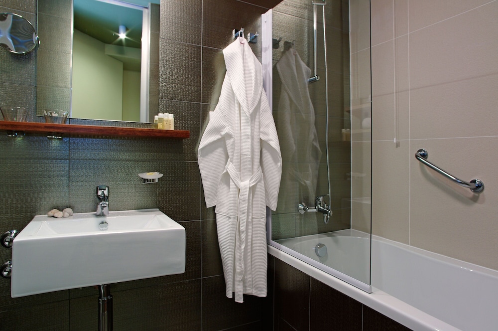 Standard Double or Twin Room, Balcony, Pool View, photo 6