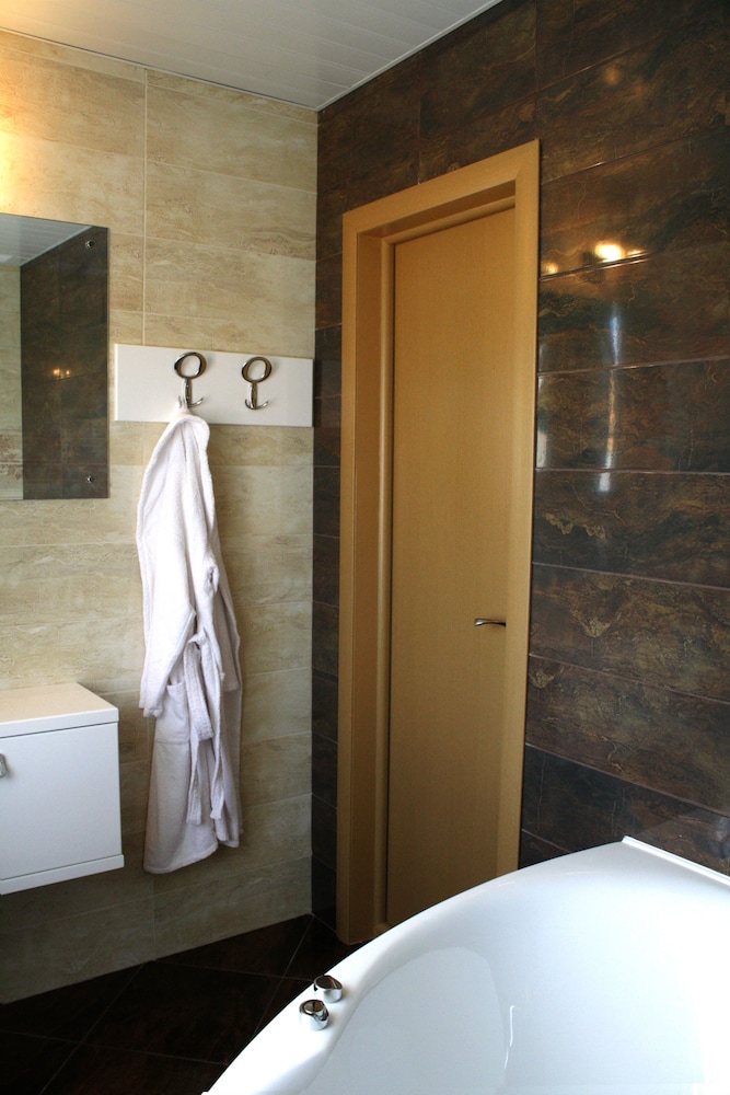 Deluxe Suite, Jetted Tub photo 2
