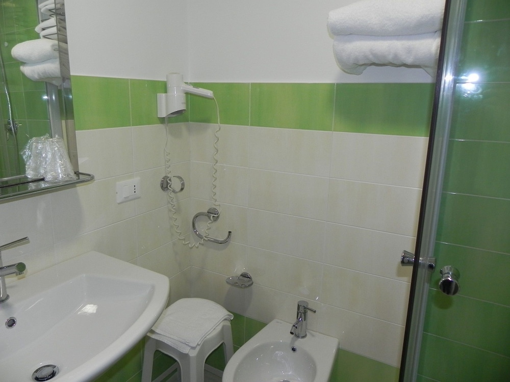 Economy Double Room photo 2