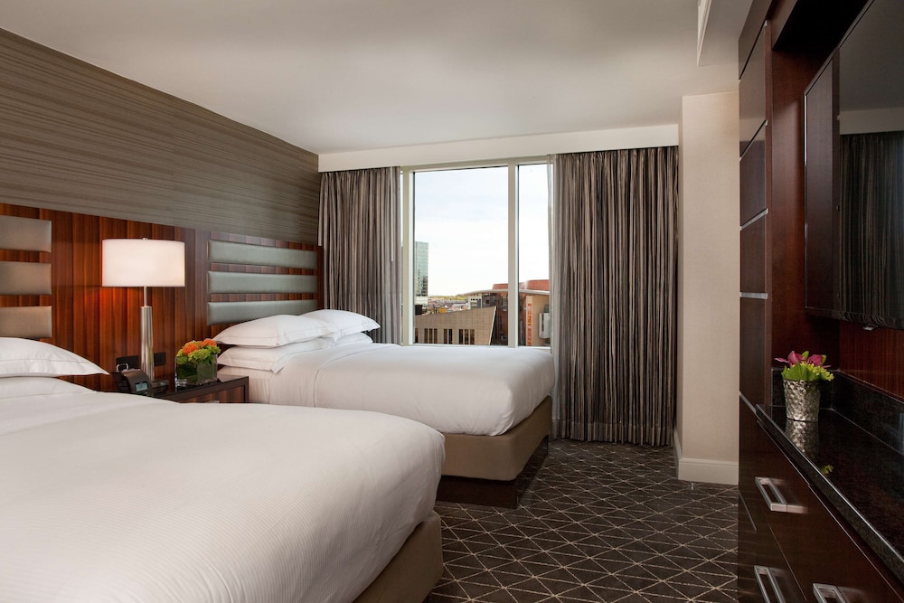 Executive Suite, 2 Double Beds, Executive Lounge Access, Park View