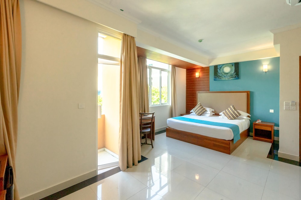 Deluxe Double Room with Balcony and Parital View