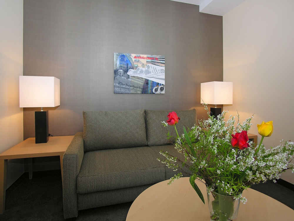 Premium Suite, 1 King Bed (Cozy Sitting Corner) photo 3