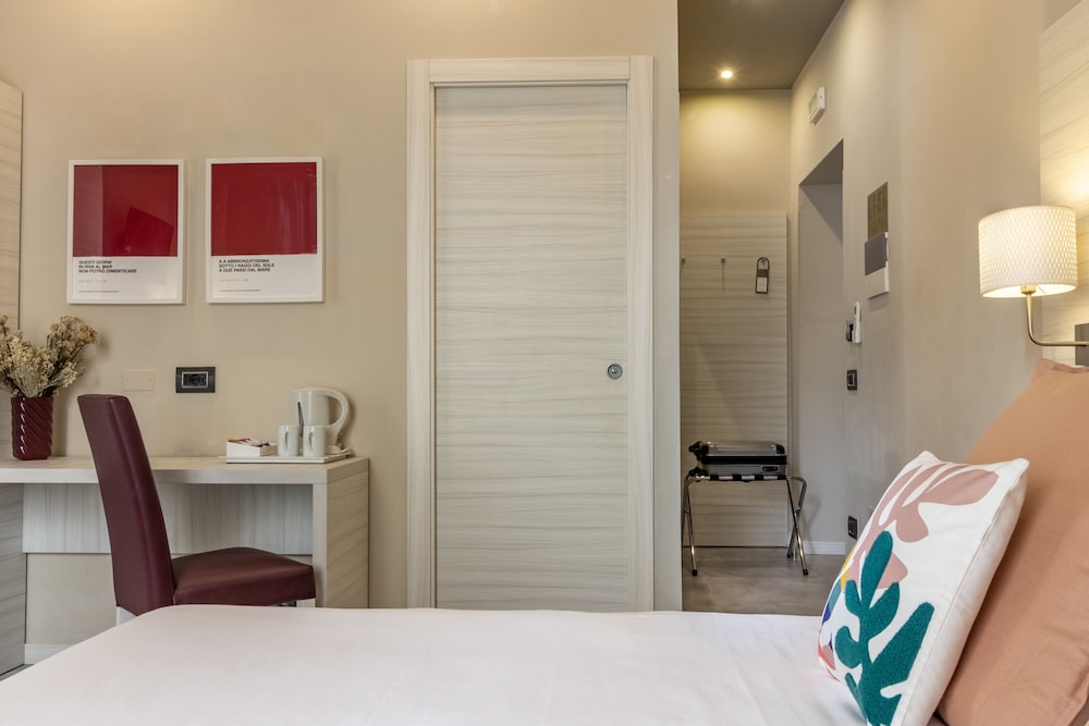 Deluxe Double or Twin Room, Ensuite, City View photo 2