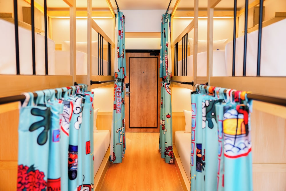 1 Person in 8-Bed Dormitory - Mixed photo 2