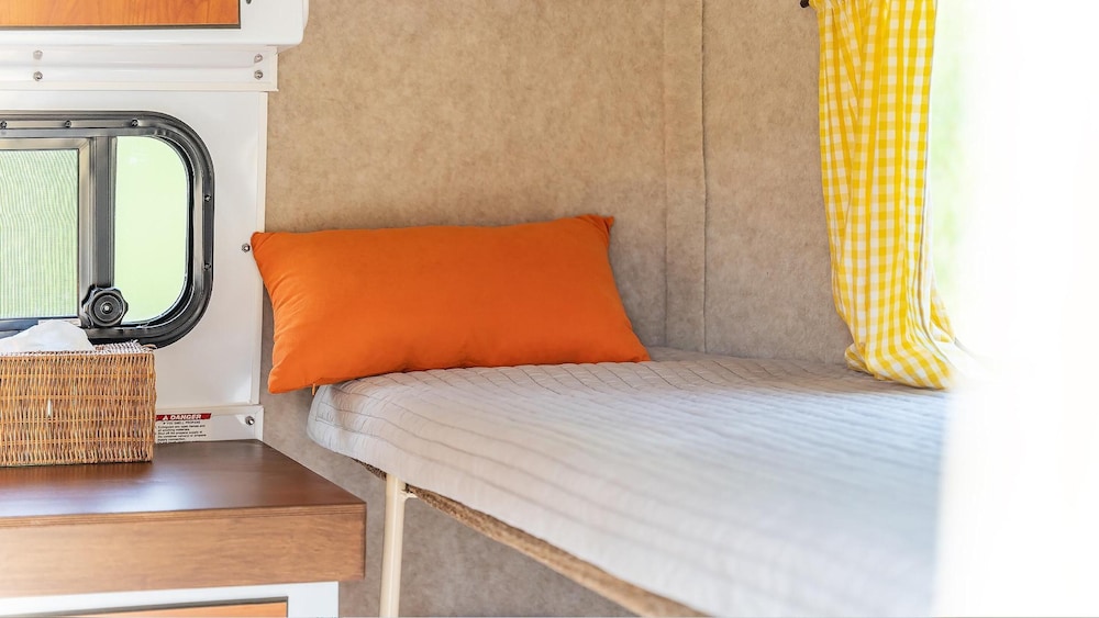 Basic Room, 1 Bedroom (Caravan Coral orange) photo 2