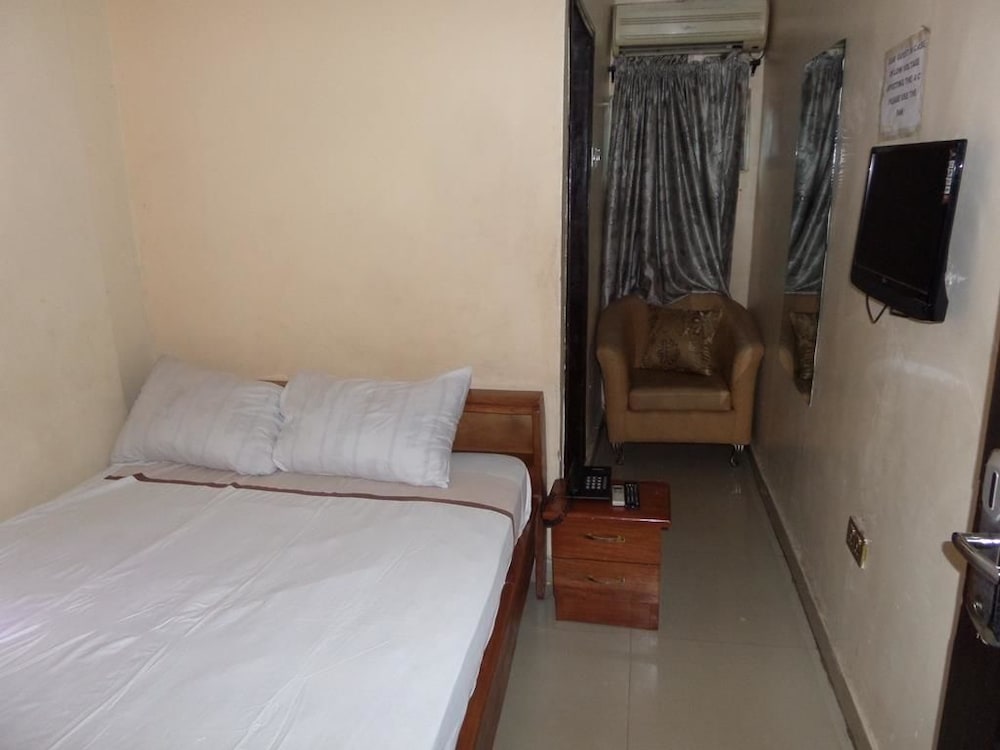 Comfort Single Room, 1 Double Bed, Accessible, Courtyard View photo 1
