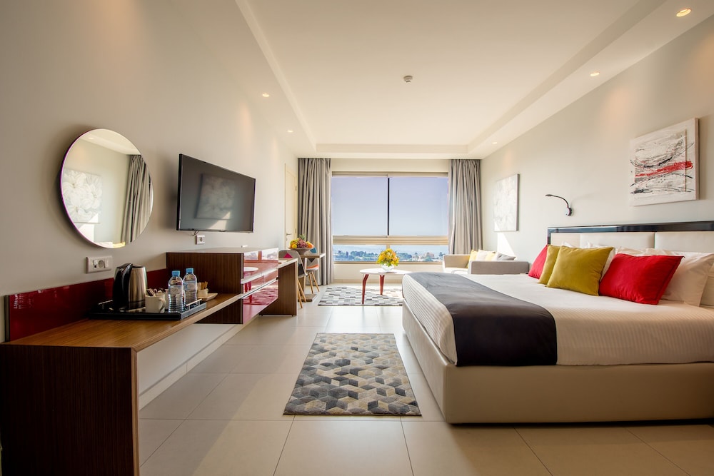 Executive Room, 1 King Bed, Sea View photo 1