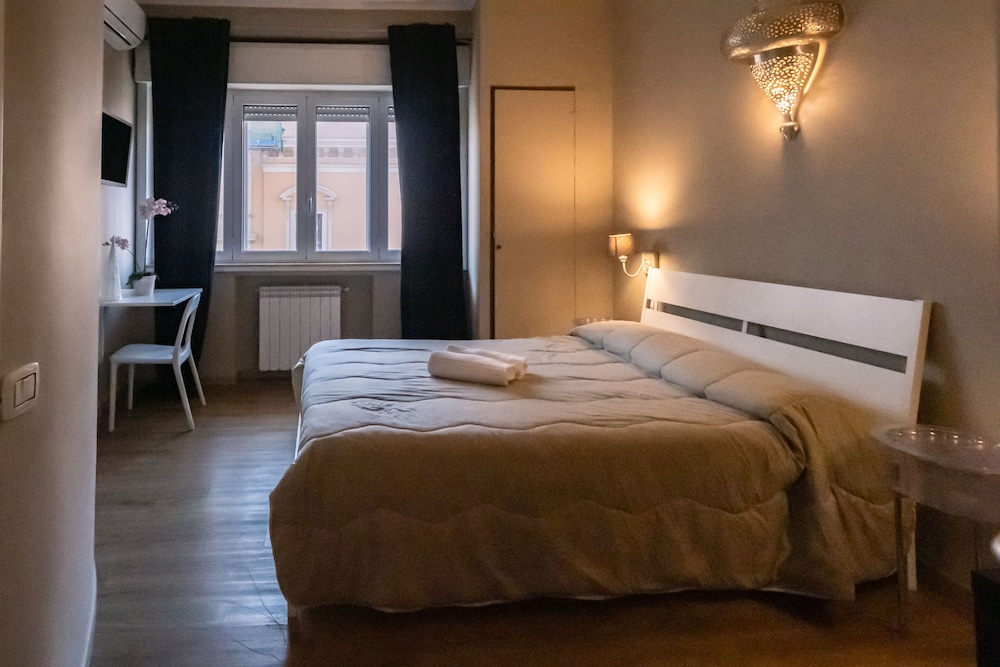 Classic Double Room, 1 Bedroom, Private Bathroom (1-2) - Photo 13