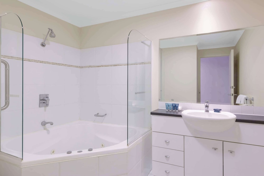 One Bedroom Deluxe Spa Waterview (Balcony not guaranteed) - Photo 4