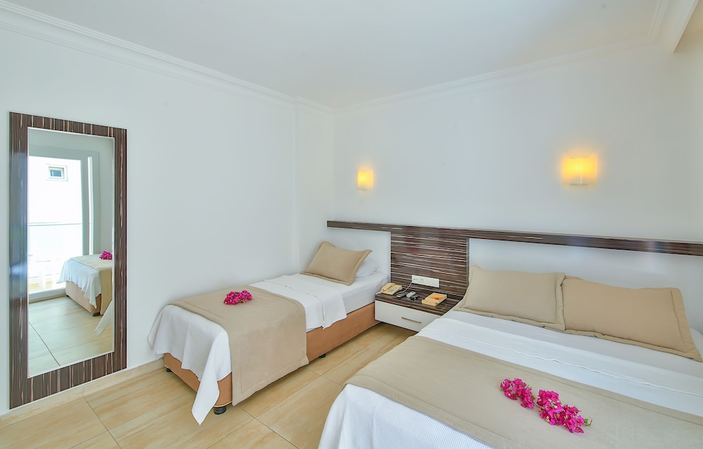 Triple Room, Partial Sea View photo 3